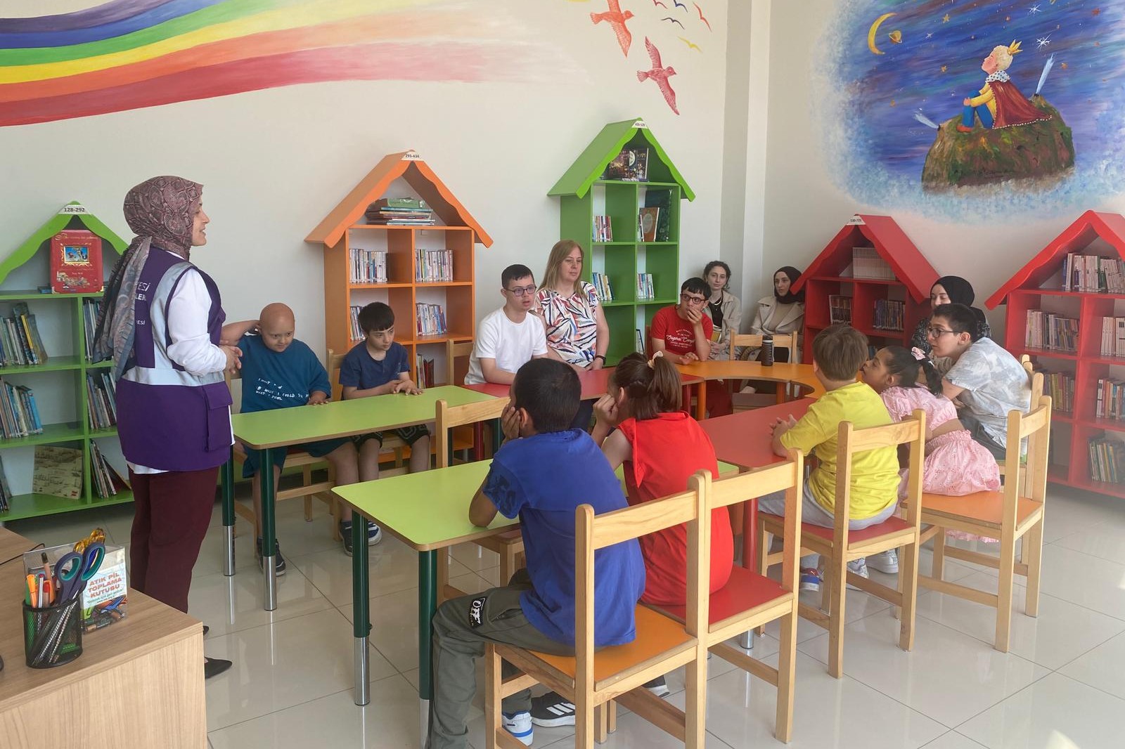 Özel çocuklar İZGİM’de kitaplarla ve el sanatlarıyla tanıştı