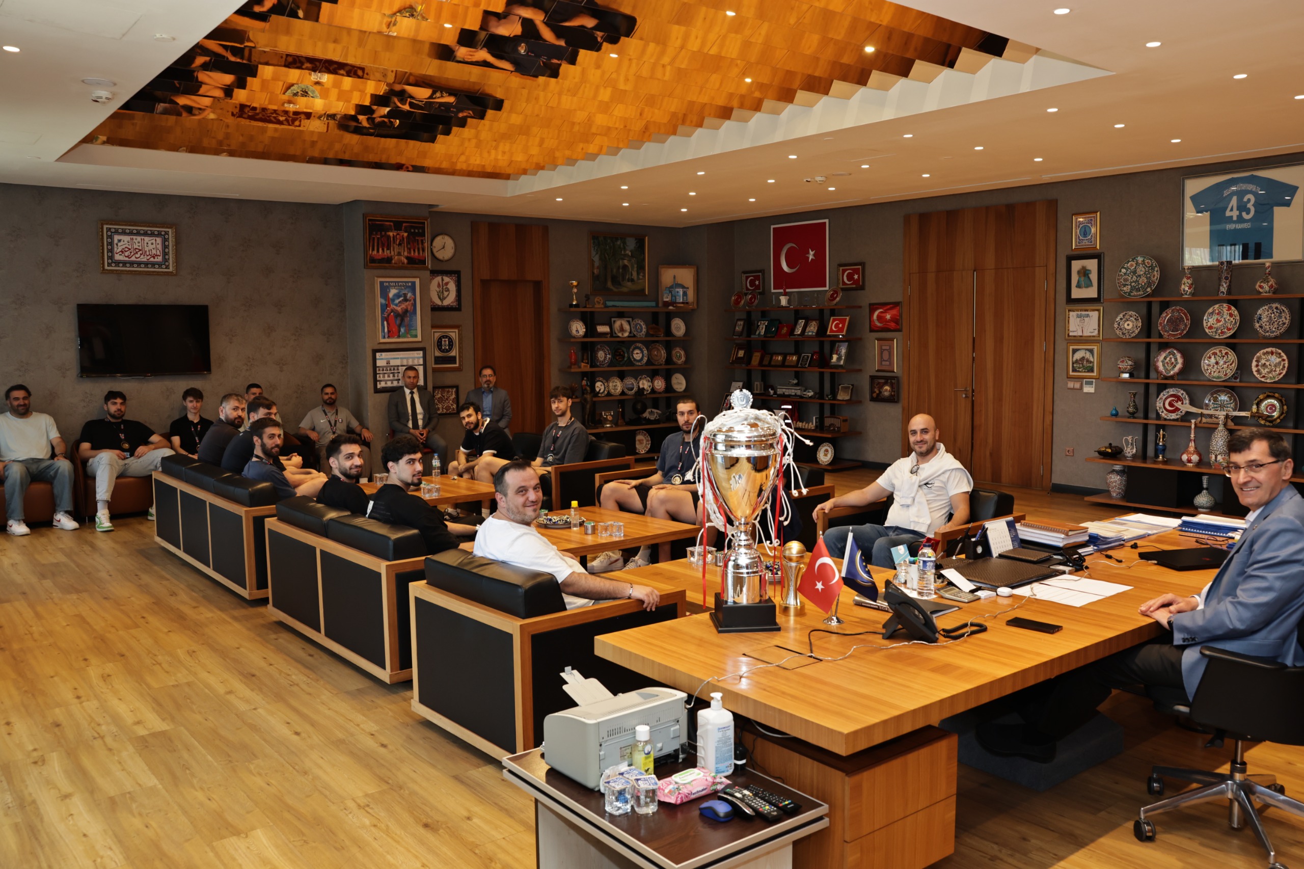 Başkan Kahveci, Kütahya Belediyespor Erkek Basketbol Takımını ağırladı