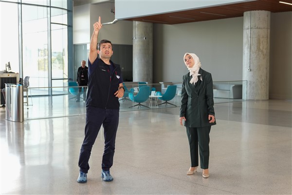 Bakan Göktaş, devlet korumasındaki çocuklarla Baykar Teknoloji’yi ziyaret etti