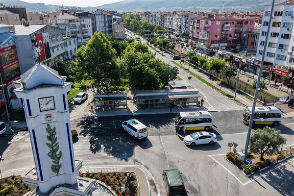 Gemlik’te trafik sorunu durak genişletme çalışmasıyla çözüldü