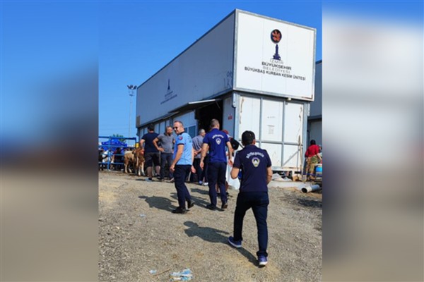 İzmir’de zabıta ekipleri denetimleri sıklaştırdı