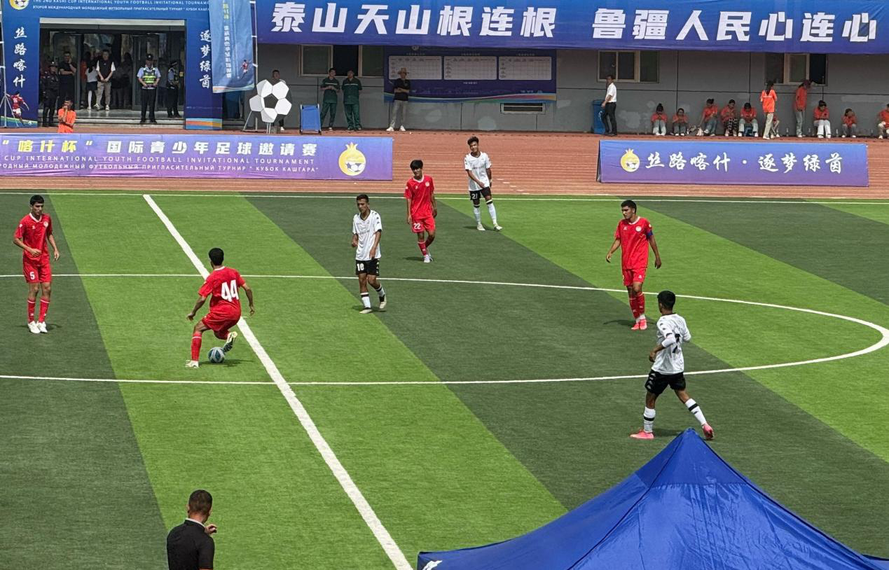 Kaşgar’da Uluslararası Gençlik Futbol Turnuvası başladı