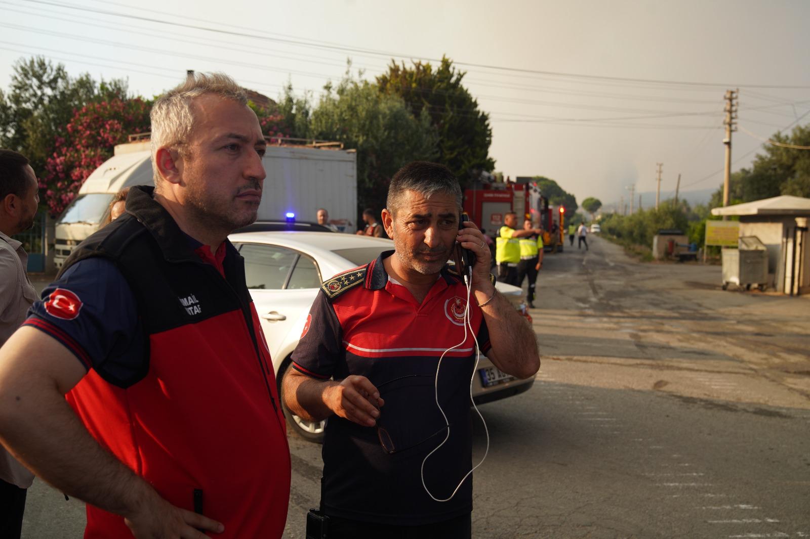 İzmir itfaiyesi, sahada çalışmalarını sürdürüyor