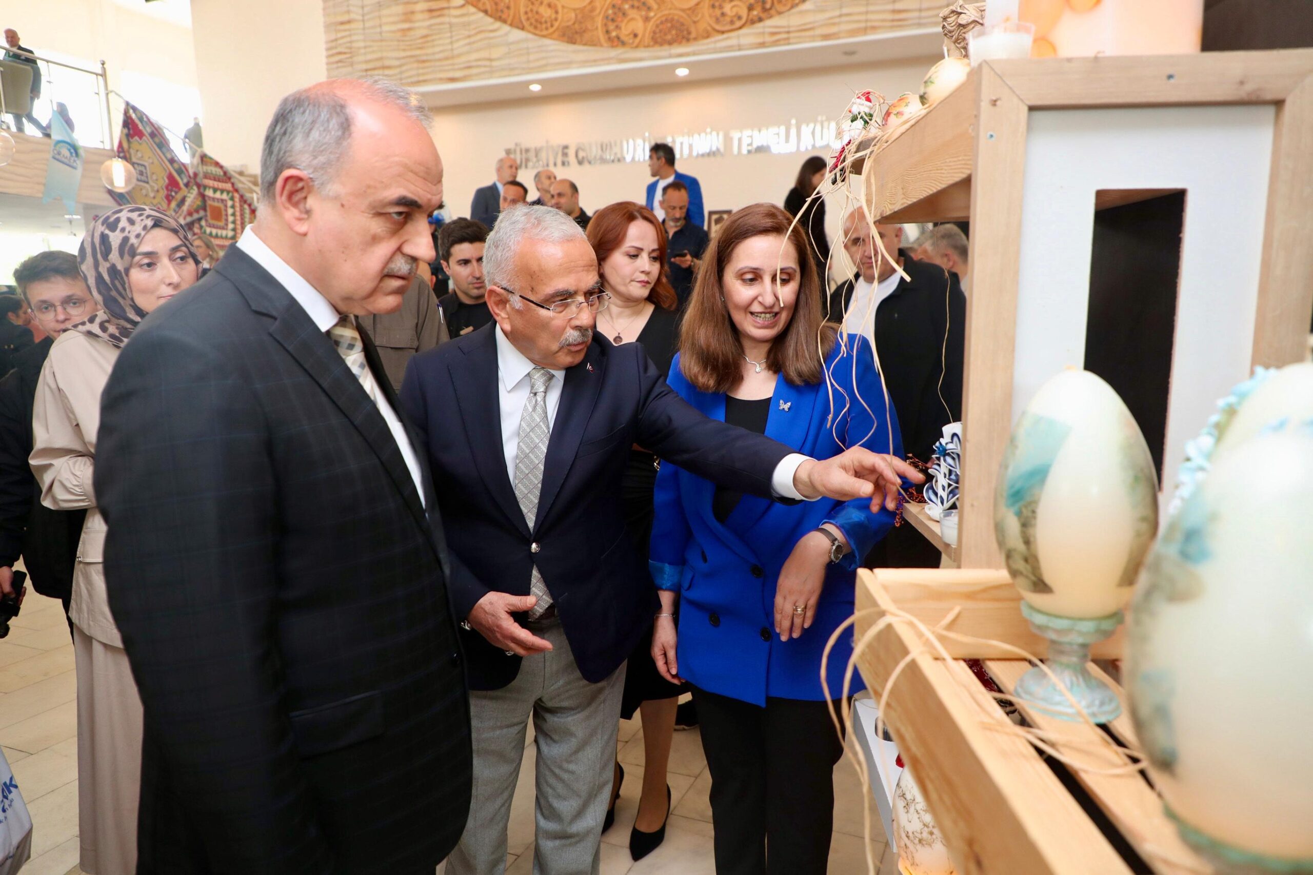 Vali Erol, Altınordu Halk Eğitimi Merkezi ve ORMEK yıl sonu sergisi açılışına katıldı