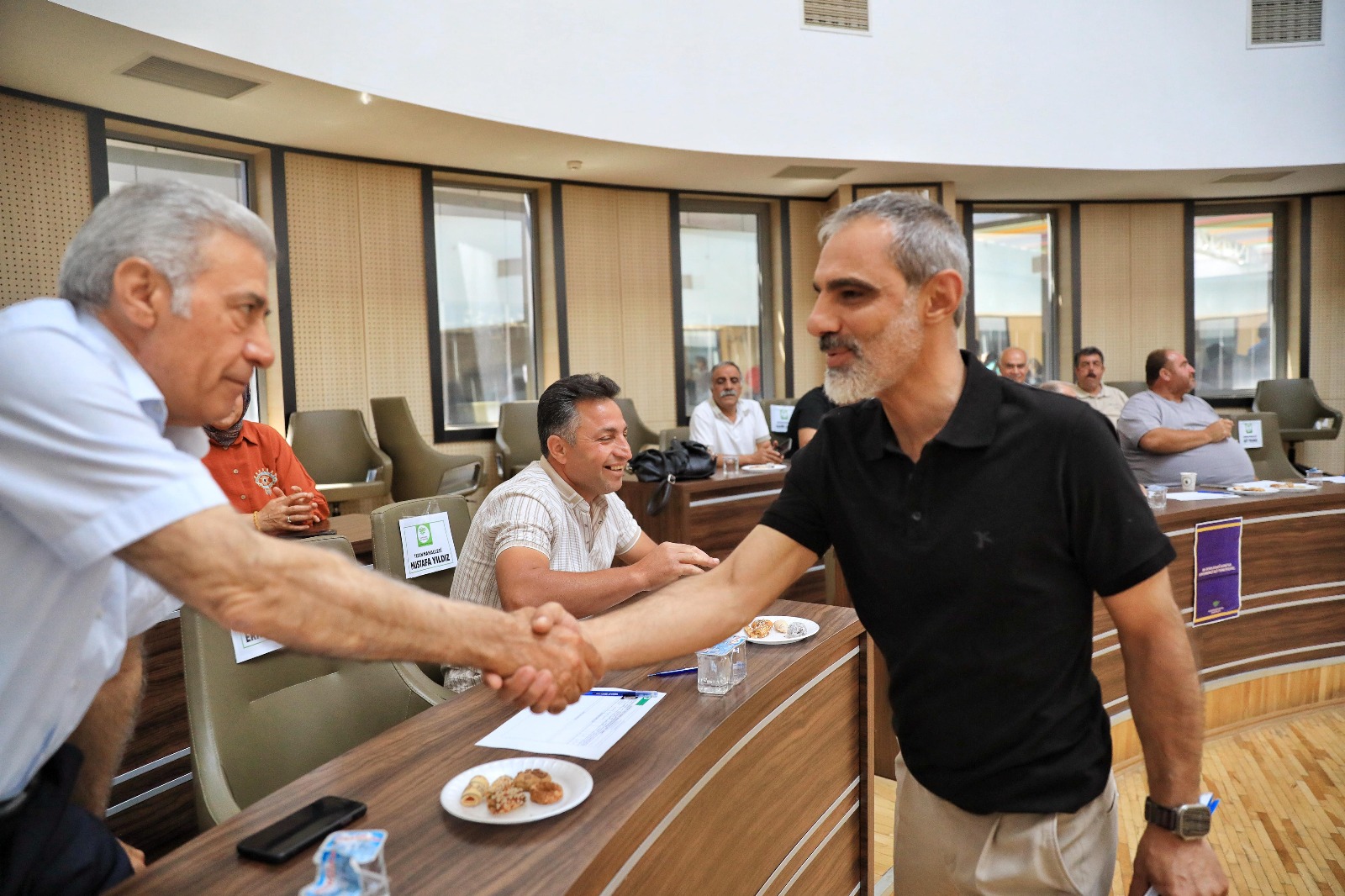 Kayapınar Belediyesi Eş Başkanları muhtarlarla buluştu