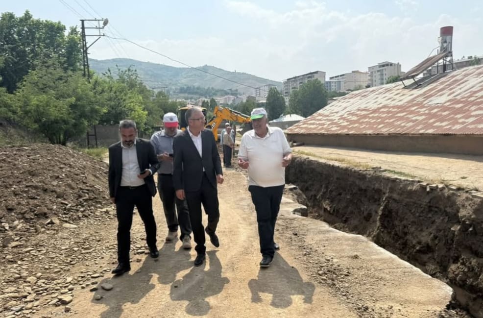 Muş Belediyesi, Dere Mahallesi’ne 250 metrelik yağmur suyu hattı döşedi