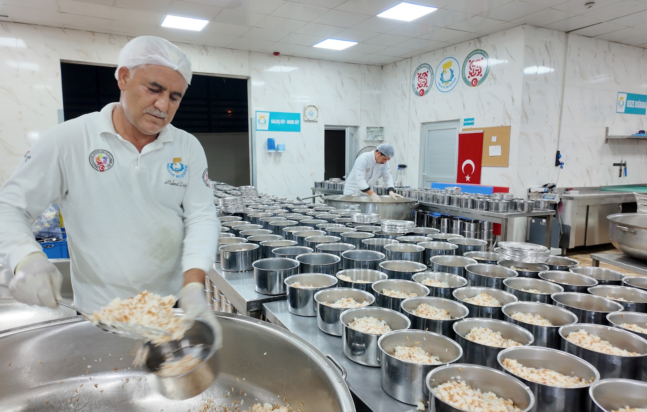 Haliliye Belediyesi’nden ihtiyaç sahiplerine yemek hizmeti