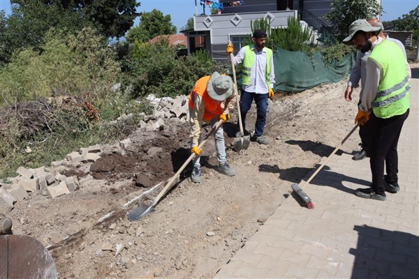 Destan sokak parkeleri yenileniyor