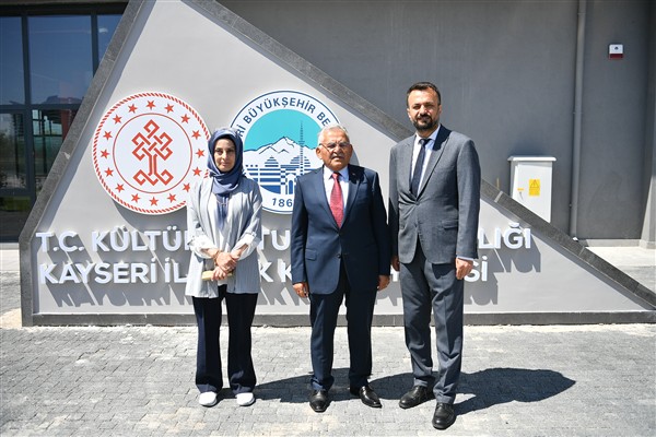 Kayseri’de İl Halk Kütüphanesi hizmete sunuldu