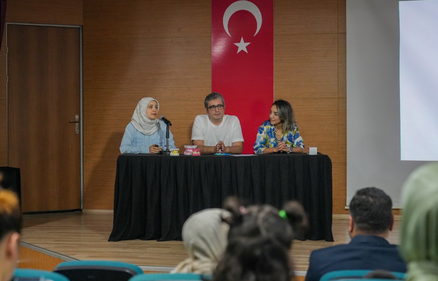 Özel gereksinimli bireylere ağız ve diş sağlığı eğitimi