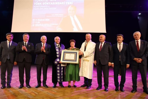 Binali Yıldırım Erzincan’da konferansa katıldı