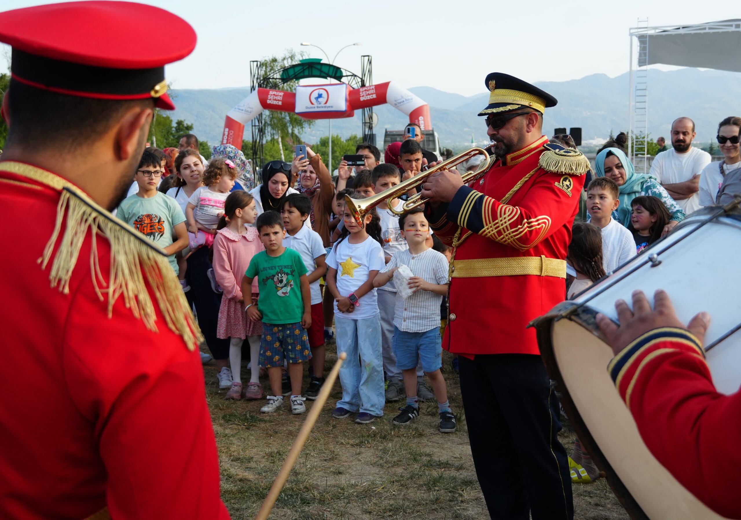 Düzce Belediyesi’nden karne şenliği