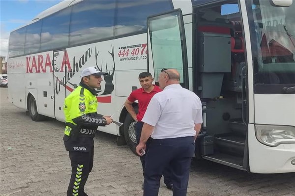 Hanak’ta bayram öncesi sürücülere trafik güvenliği uyarısı