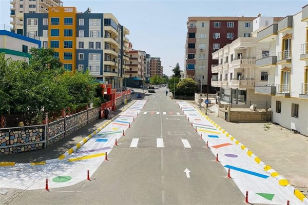 Midyat’ta okul önlerinde trafik düzenlemesi yapıldı