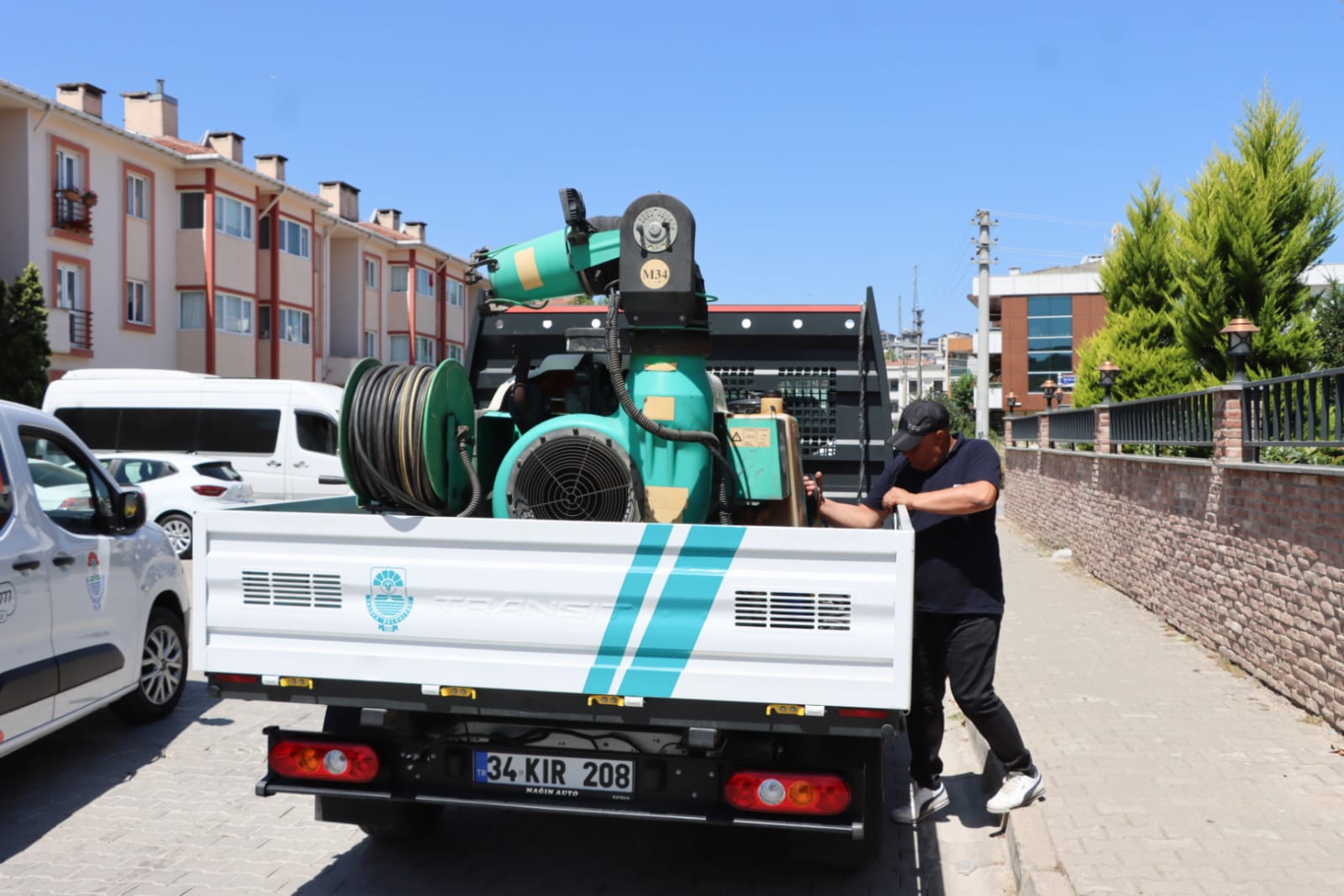Yalova Belediyesi’nden sivrisinekle mücadele için larva ilaçlaması