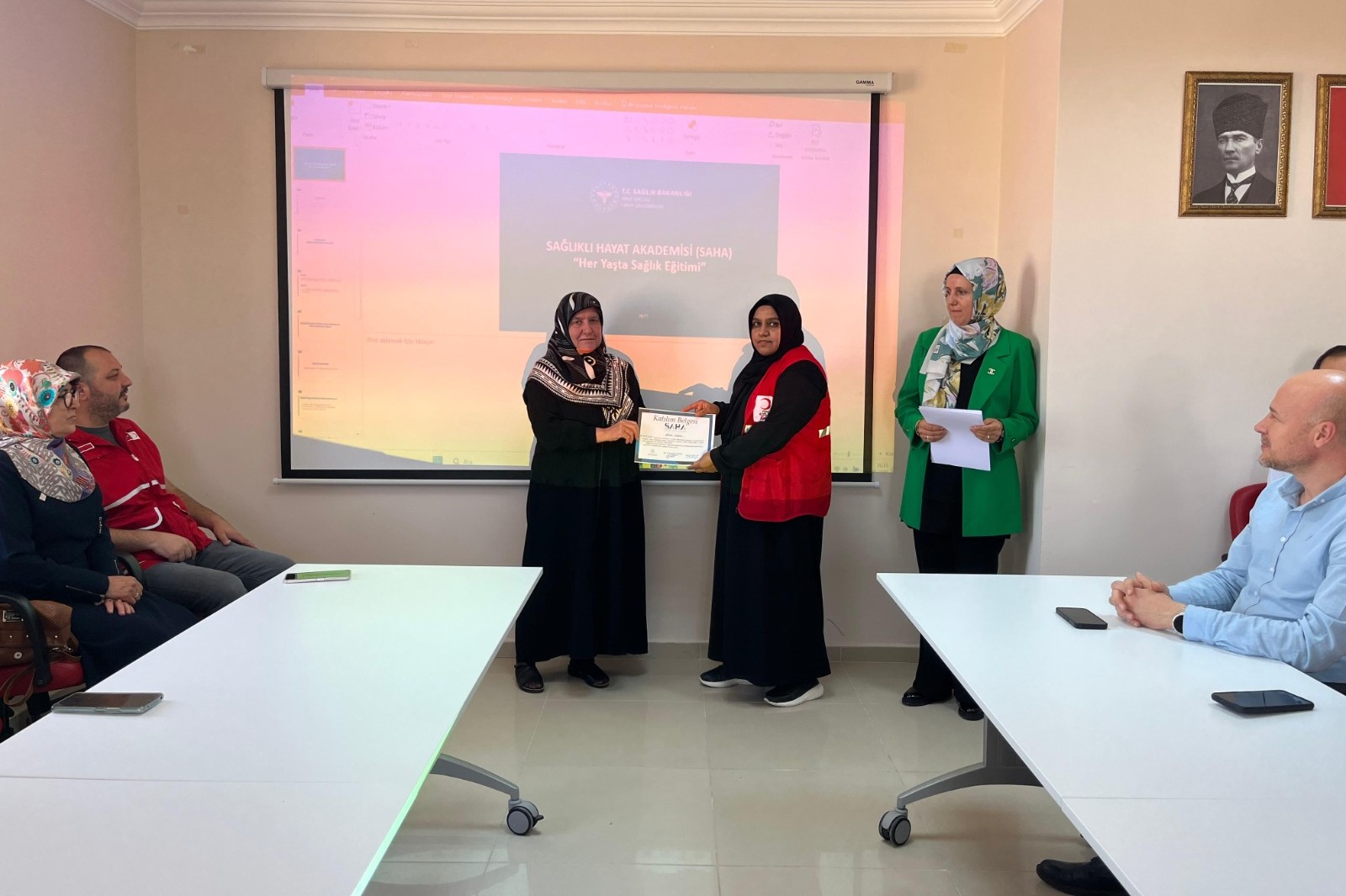 Türk Kızılay Karaman Kadın Teşkilatı gönüllüleri SAHA eğitimi aldı