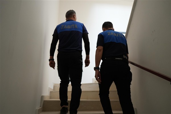 Kayapınar’da zabıtadan yangın merdiveni denetimi