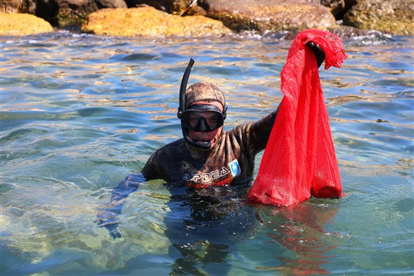 Geleneksel deniz dibi temizliği devam ediyor