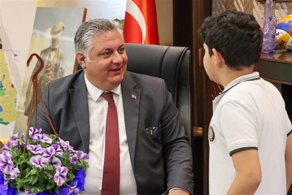 Başkan gürel öğrencileri ağırladı