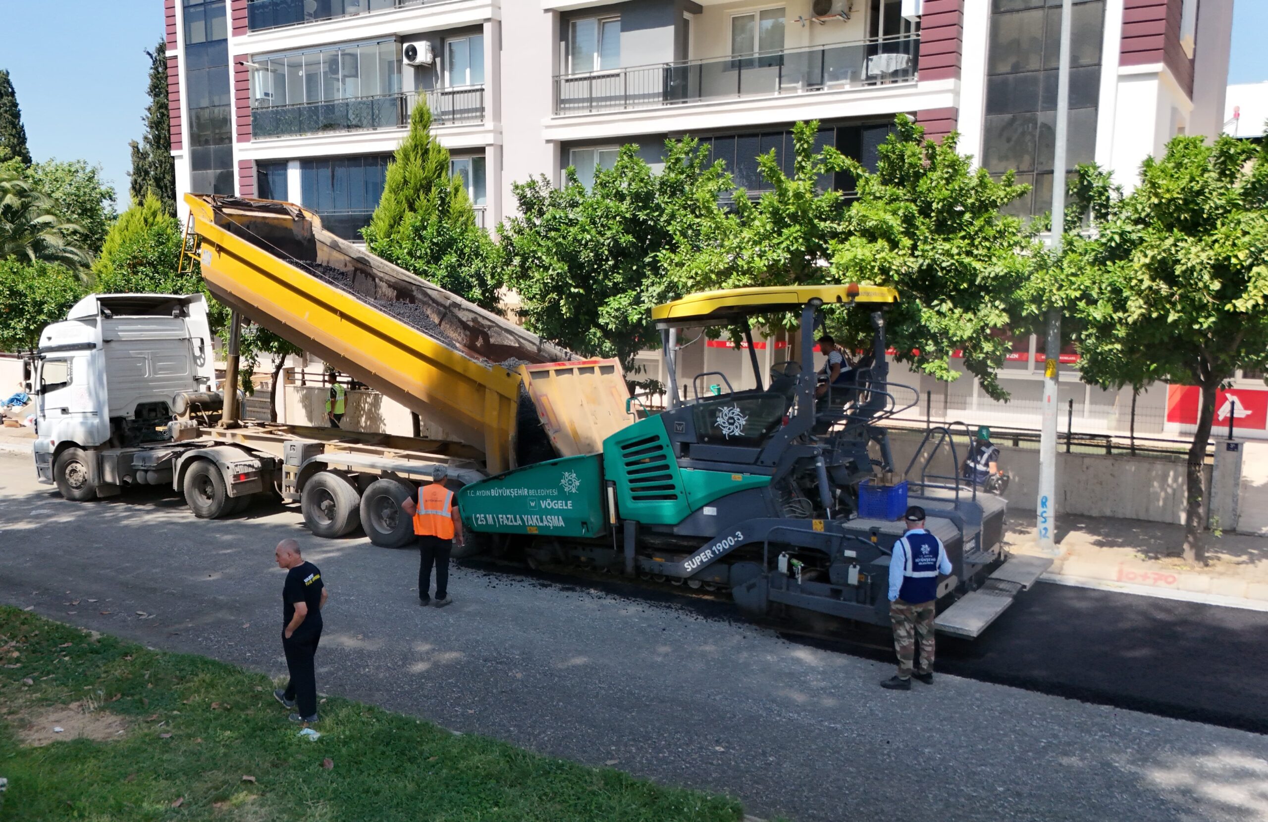 Aydın Büyükşehir Belediyesi’nden yol yapım ve yenileme çalışması