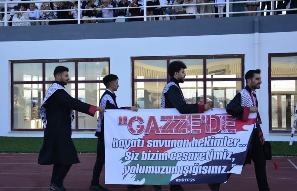 Dicle Üniversitesi Tıp Fakültesi Mezuniyet Töreni’nde Filistin unutulmadı