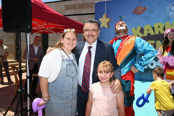 Başkan Genç, çocukların karne sevincine eşlik etti