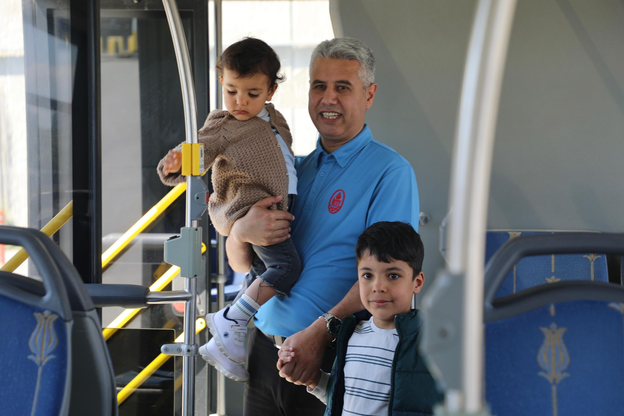 İETT kaybolan iki çocuğu ailesine kavuşturdu