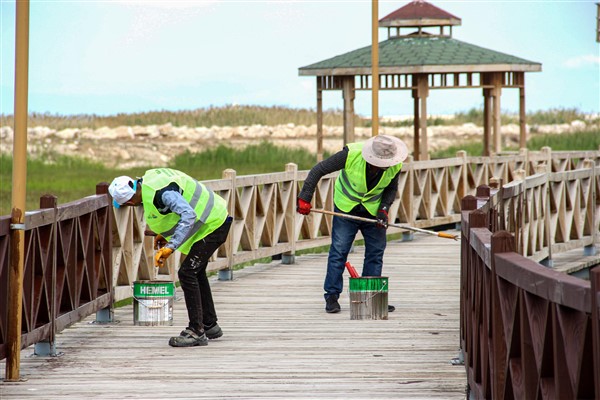 Van Büyükşehir’den ahşap yürüyüş yollarına bakım çalışması