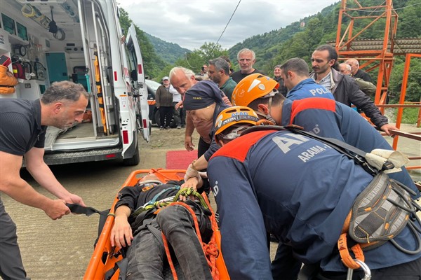 Çamlıhemşin’de zipline’dan düşen vatandaş kurtarıldı