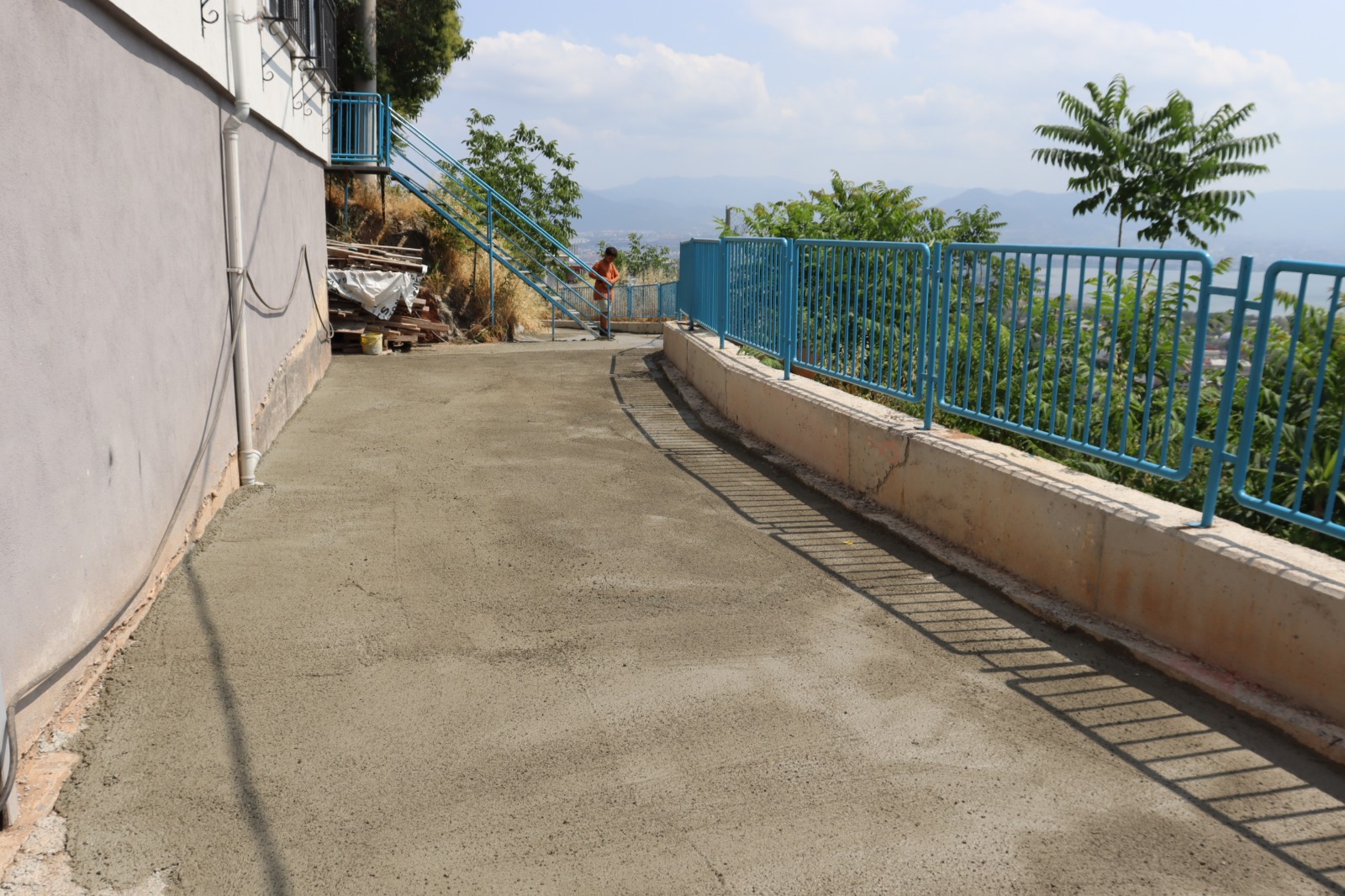 İzmit Belediyesinden Erenler Mahallesi’ne yeni beton yol