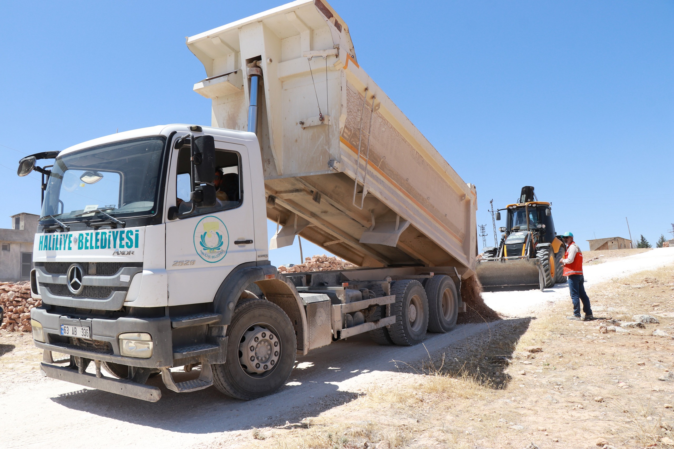 Haliliye Belediyesi’nden Büyük Mirdesi Kırsal Mahallesi’ne yol hizmeti