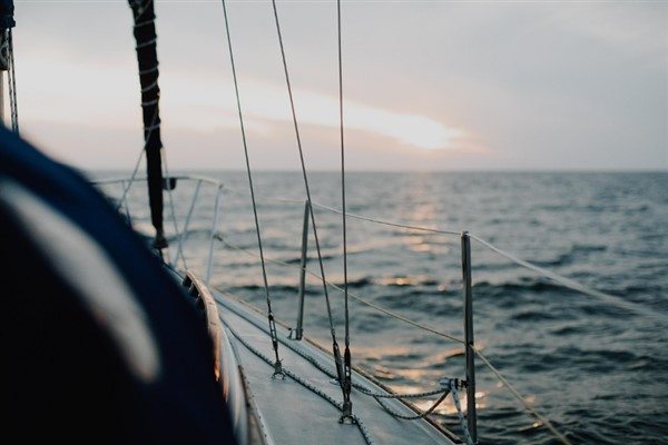 Bodrum Akyarlar açıklarında arızalanan tekne emniyetle limana yanaştırıldı