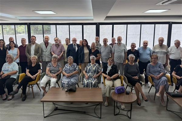 Nilüfer Belediyesi’nden huzurevi sakinlerine bayram ziyareti