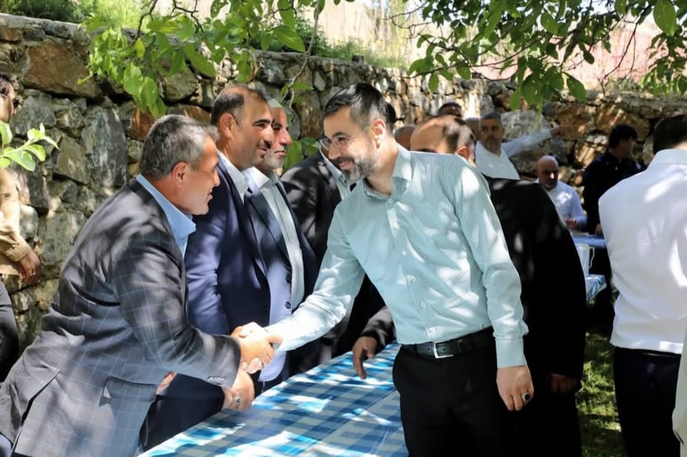 Bitlis Belediye Başkanı Tanğlay, muhtarlarla bir araya geldi