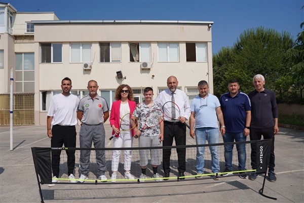 Başkan Aydın, özel eğitimli çocuklarla kortta buluştu