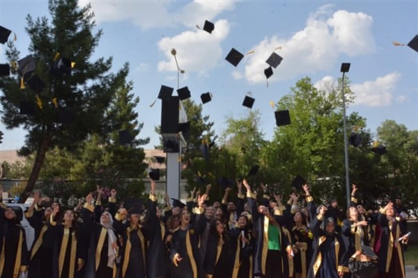 Dicle Üniversitesi Silvan MYO’da mezuniyet coşkusu