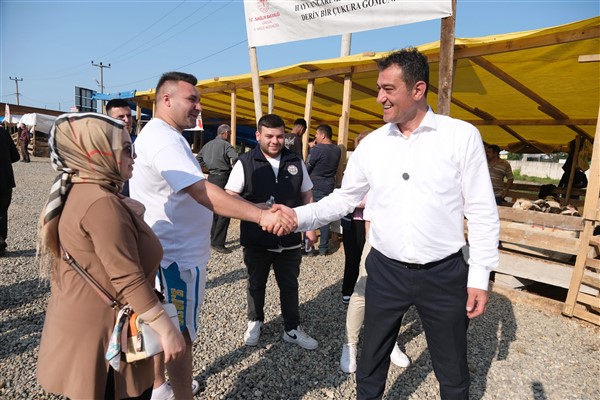 Başkan Köse, hayvan pazarını ziyaret etti