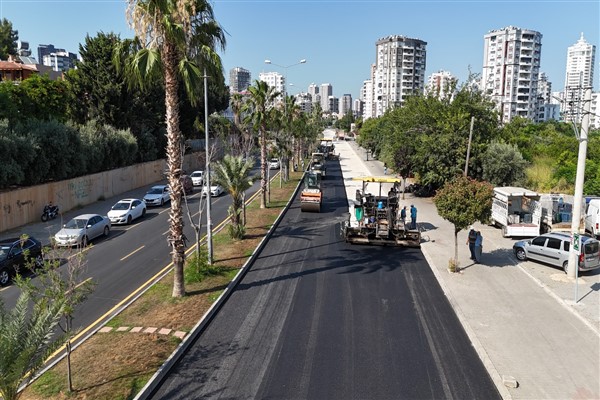 Mersin’de yol yenileme çalışmaları kent genelinde sürüyor