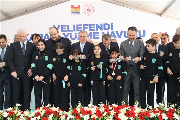 Bakan Bak, Zeytinburnu’na kazandırılan 3’üncü yüzme havuzunun açılışını yaptı