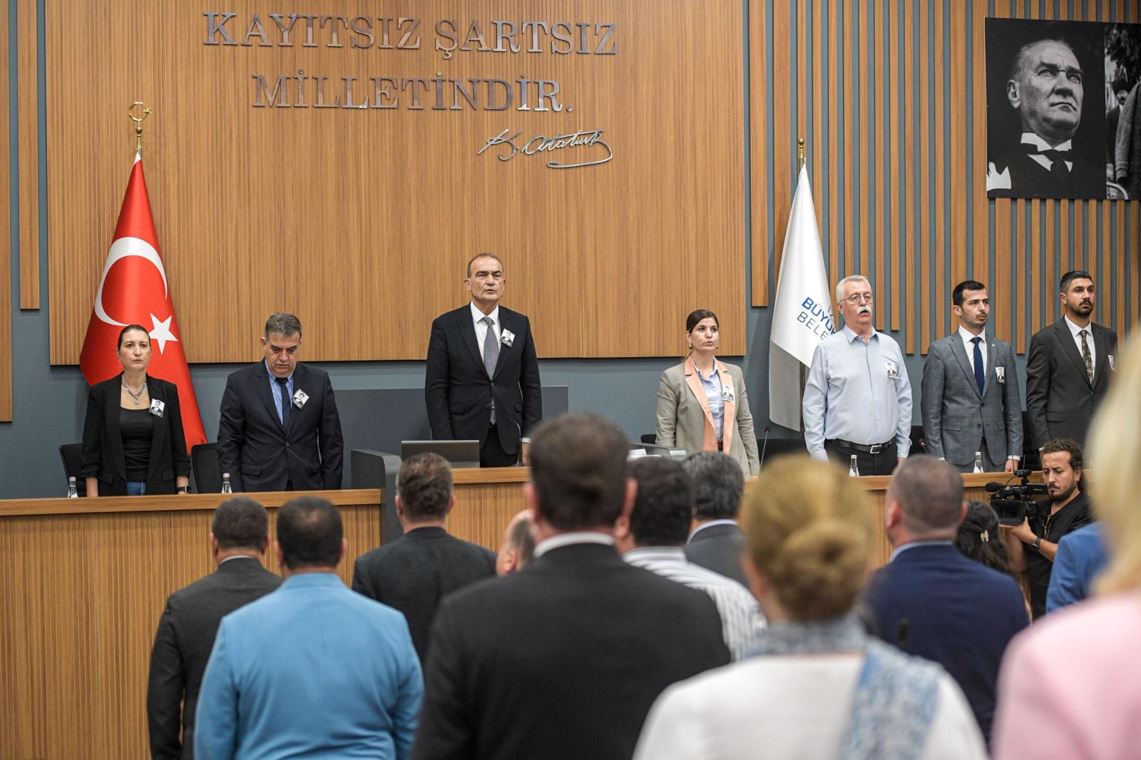 İzmir Büyükşehir Belediyesi Meclisi’nde Başkan Zeyrek anıldı