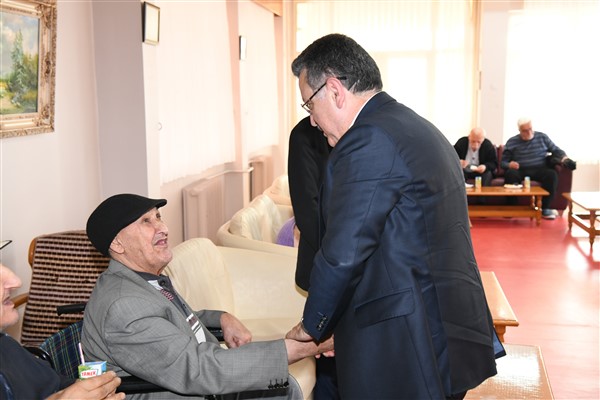 Başkan Genç’ten huzurevi sakinlerine bayram ziyareti