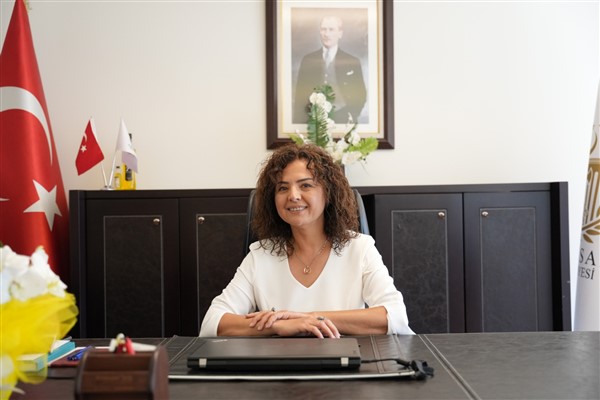 Akhisar Belediye Başkan Yardımcılığı görevine Sema Şenyaşa atandı