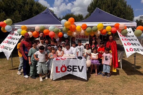 LÖSEV Canım Kardeşim Ders Evi mezunlarının karne heyecanı
