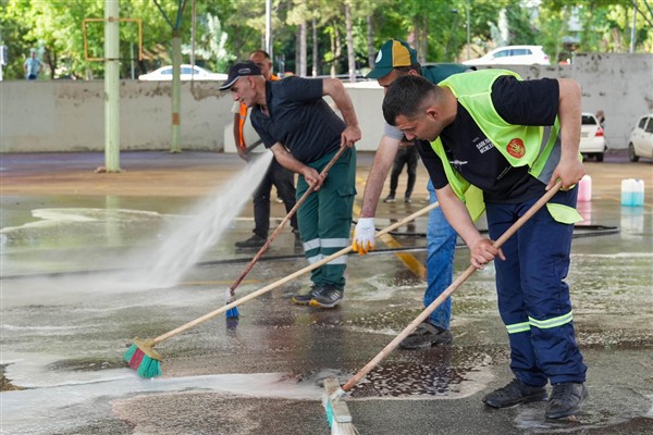 Kurban kesim alanlarında temizlik çalışması