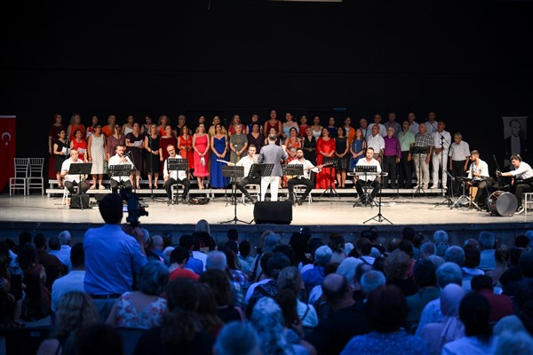 Bornova’da ‘Yaza Merhaba’ konseri düzenlendi