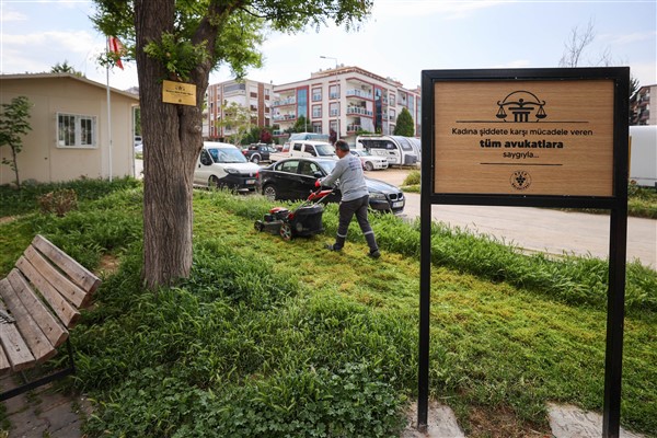 Buca Belediyesi, kadına şiddete karşı mücadele veren avukatlara destek verdi