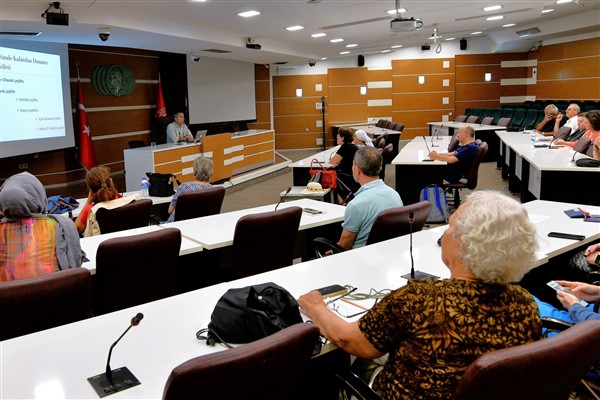 Bornova’da sebzeciliğin temelleri bilimsel yöntemlerle anlatıldı