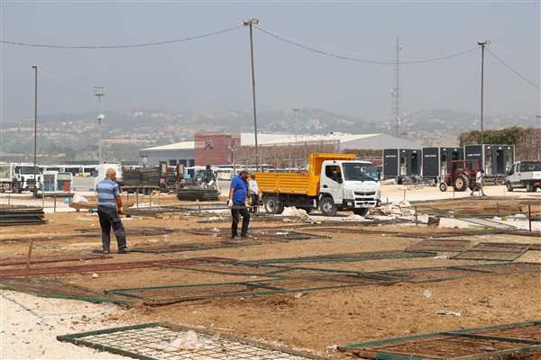 Toroslar’da kurban satış alanı temizlendi