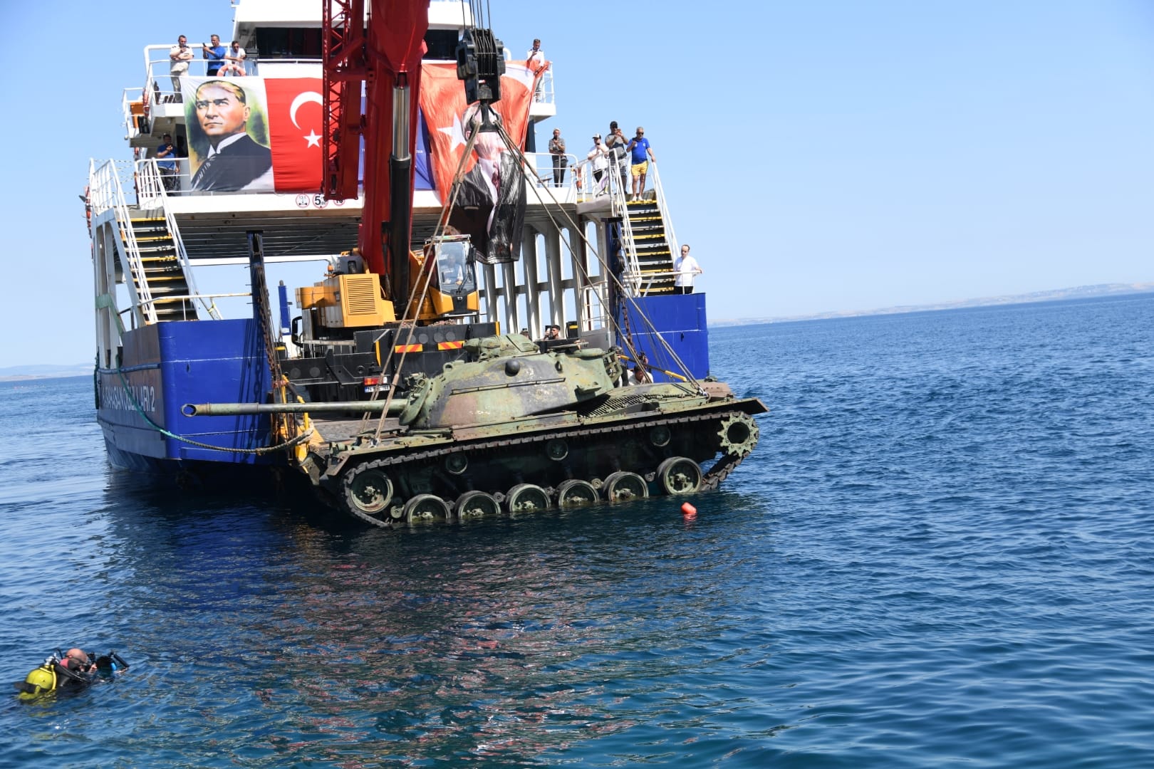 Gemi ve uçaktan sonra Saros Körfezi’ne tank batırıldı