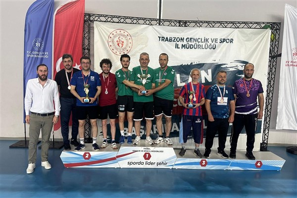 Trabzon Büyükşehir Belediyespor Takımı, masa tenisinde il şampiyonu